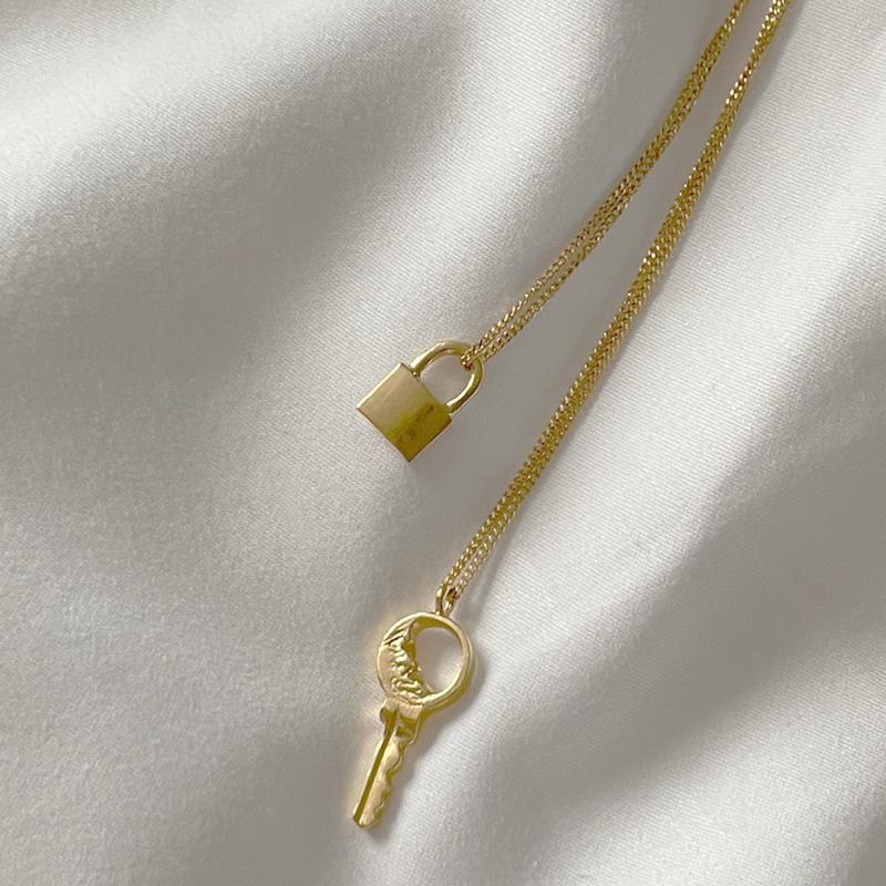 moonlight key&lock necklace