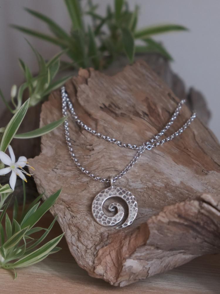 [자체제작] Twisted Shape Pendant N. / 회오리 모양 펜던트 넥클리스