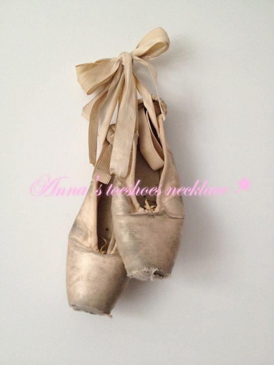 Anna's toeshoes necklace