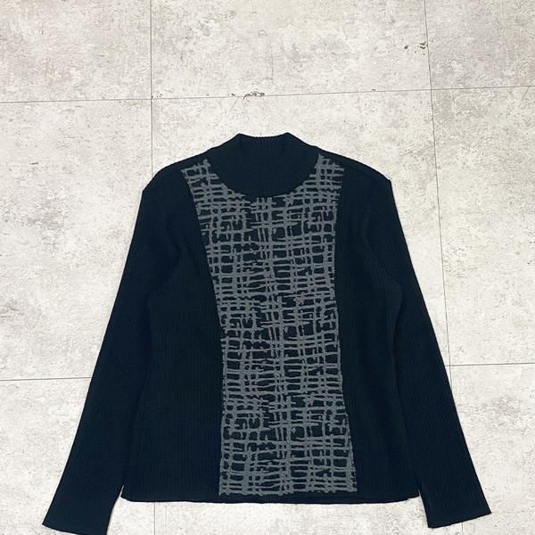 PANEL GRAPHIC KNIT TOP