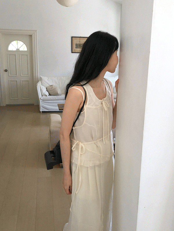 버티 핀턱프릴나시블라우스