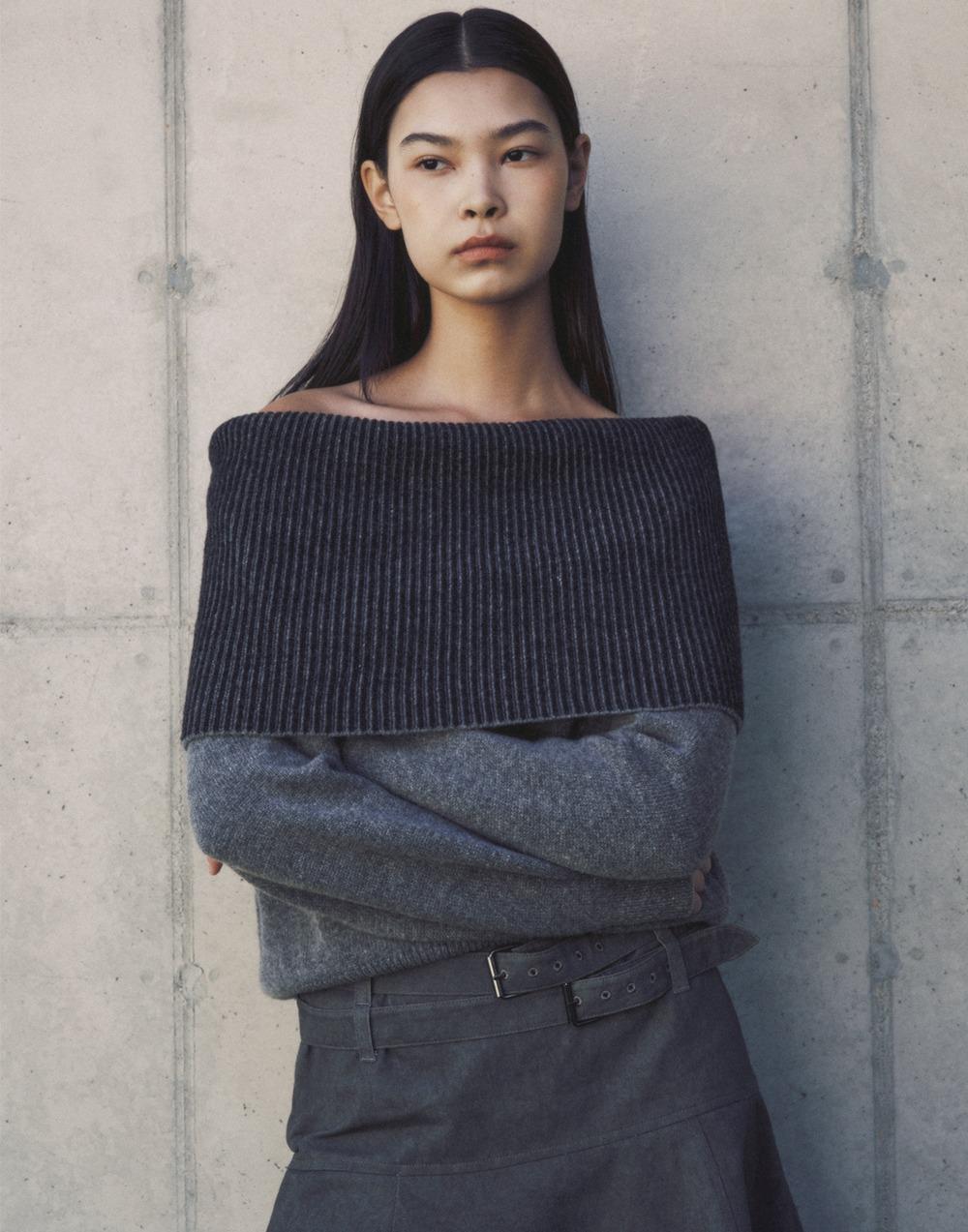 울 오프 숄더 니트