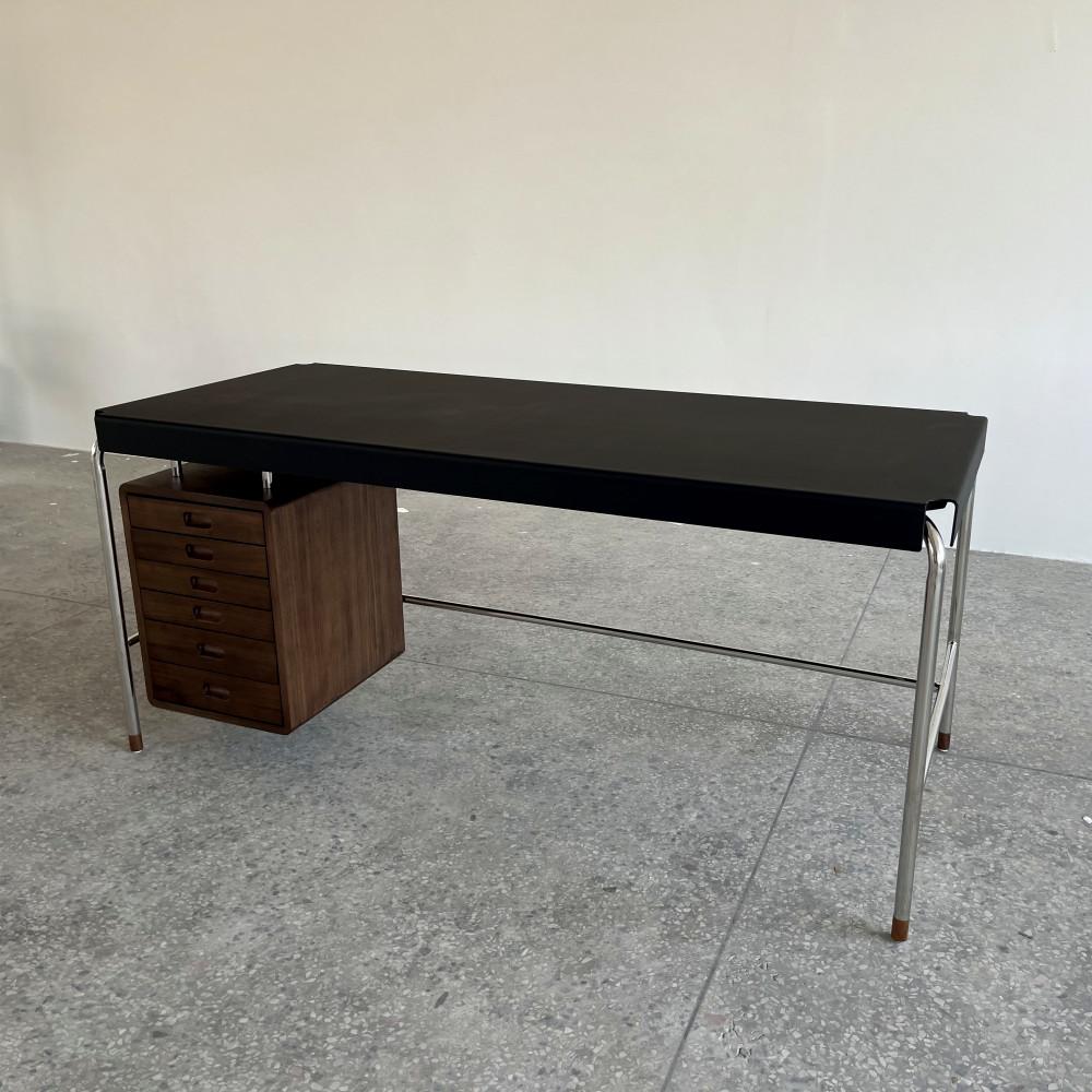 디자인필링 아르네 야콥센 Society Table desk 데스크 테이블 책상
