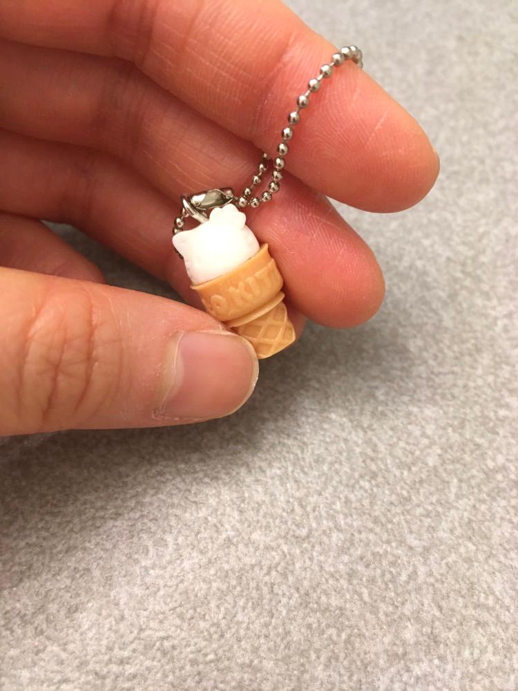 키티 아이스크림 키링 흰