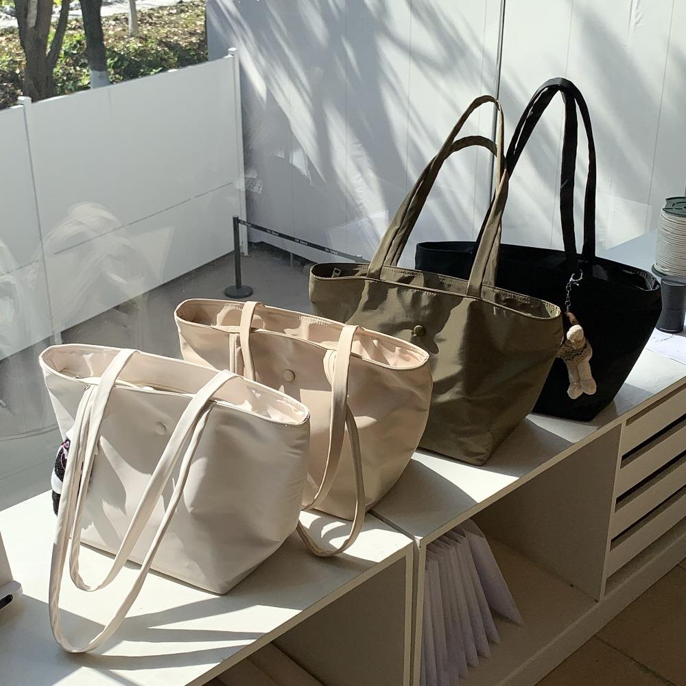 모노어딕트 나일론 단추 숄더백