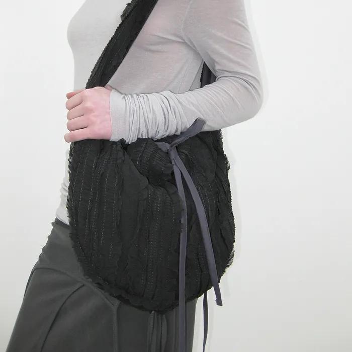 RIPPLE SHOULDER BAG, BLACK