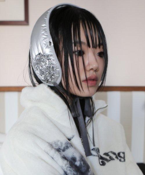 글로시 코사지 이어머프 실버