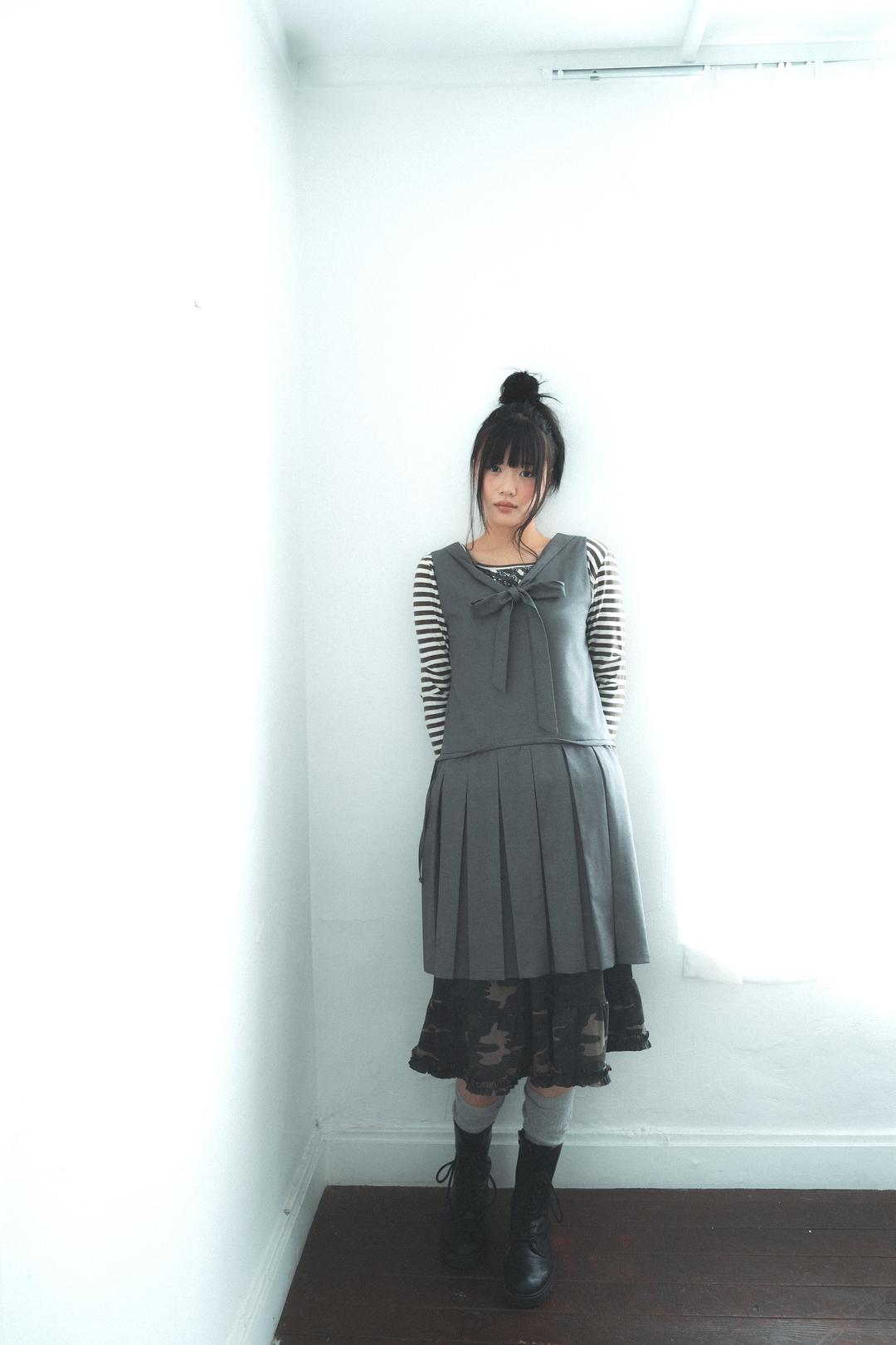 Girlhood dress, grey