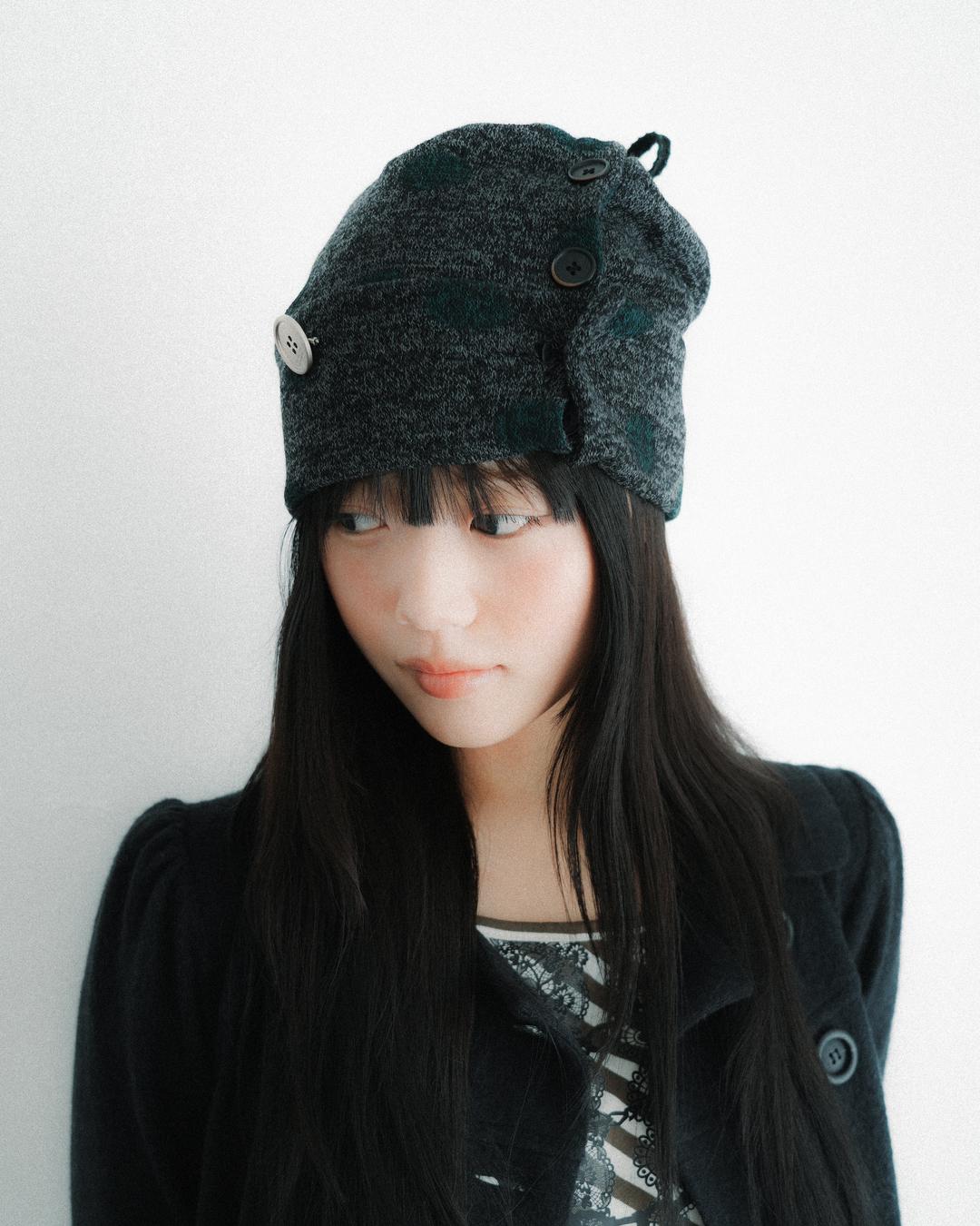 Button beanie, charcoal