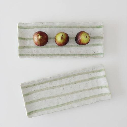 연두빛 줄무늬 긴 사각접시