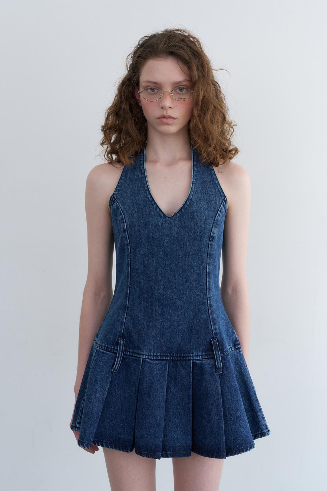 HALTER NECK PLEATED DENIM DRESS_INDIGO