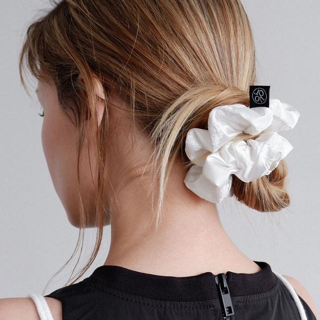 Flower Satin Jacquard Scrunchie_White