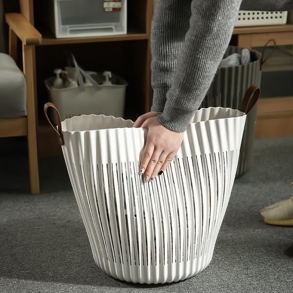 인테리어 소품 같은 빨래 바구니