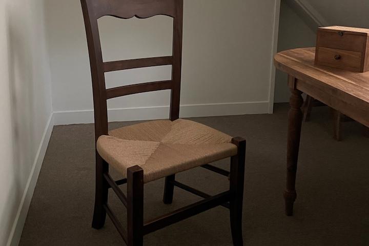 티크 원목 웨이브 체어