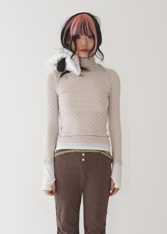 DOT TWO-TONE LAYERED TURTLENECK TOP BEIGE
