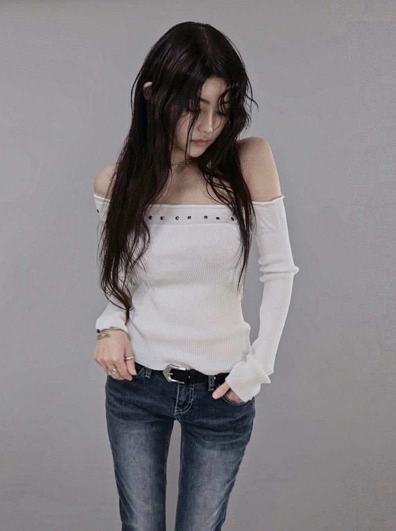 LUMINOUS STUD TWO-WAY ONE OFF-SHOULDER KNIT TOP 루미너스 스터드 투웨이 원 오프숄더 니트 탑