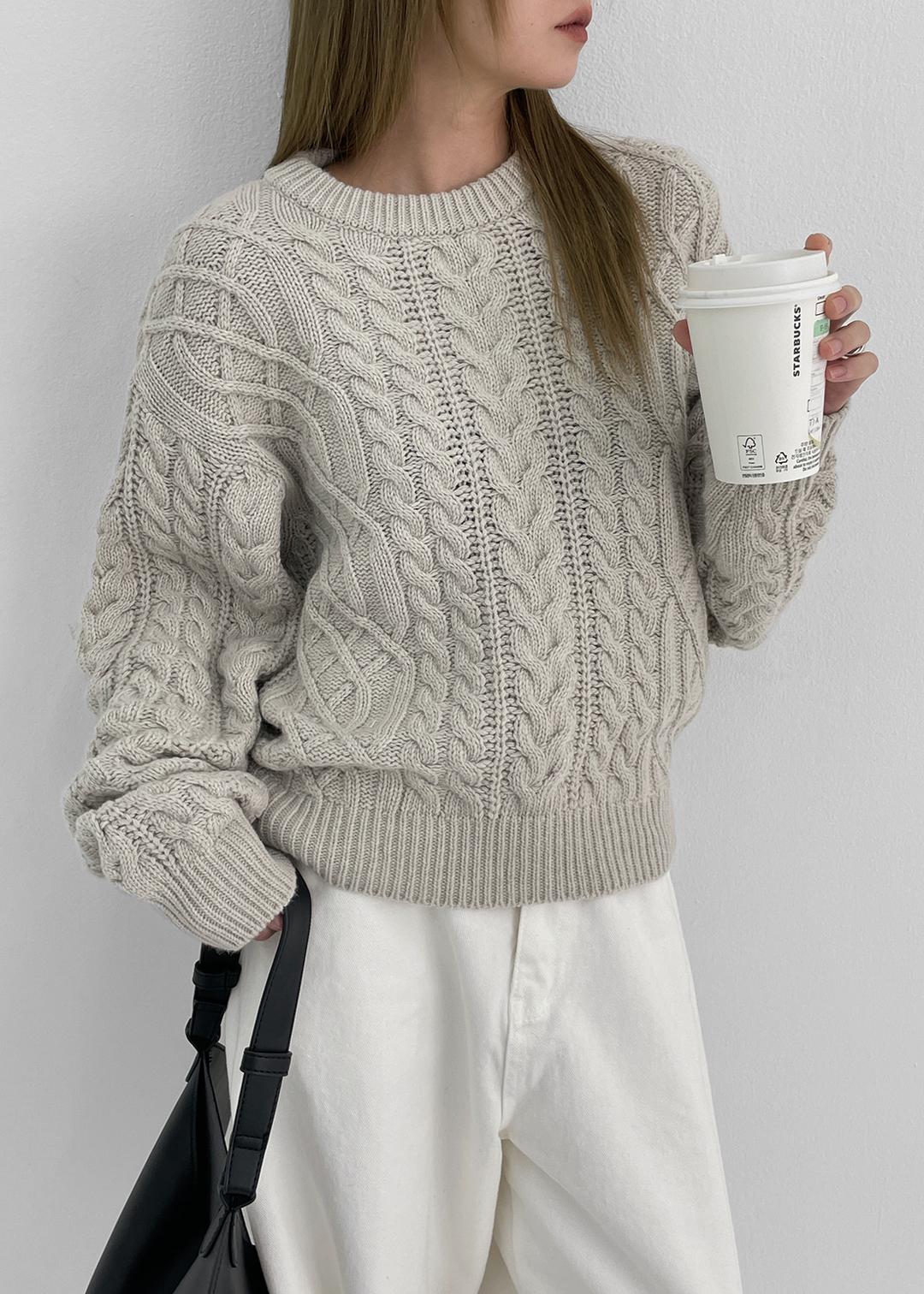 [1천장판매] [MADE] 머랭디 피셔 케이블 라운드 니트 (울 50%)