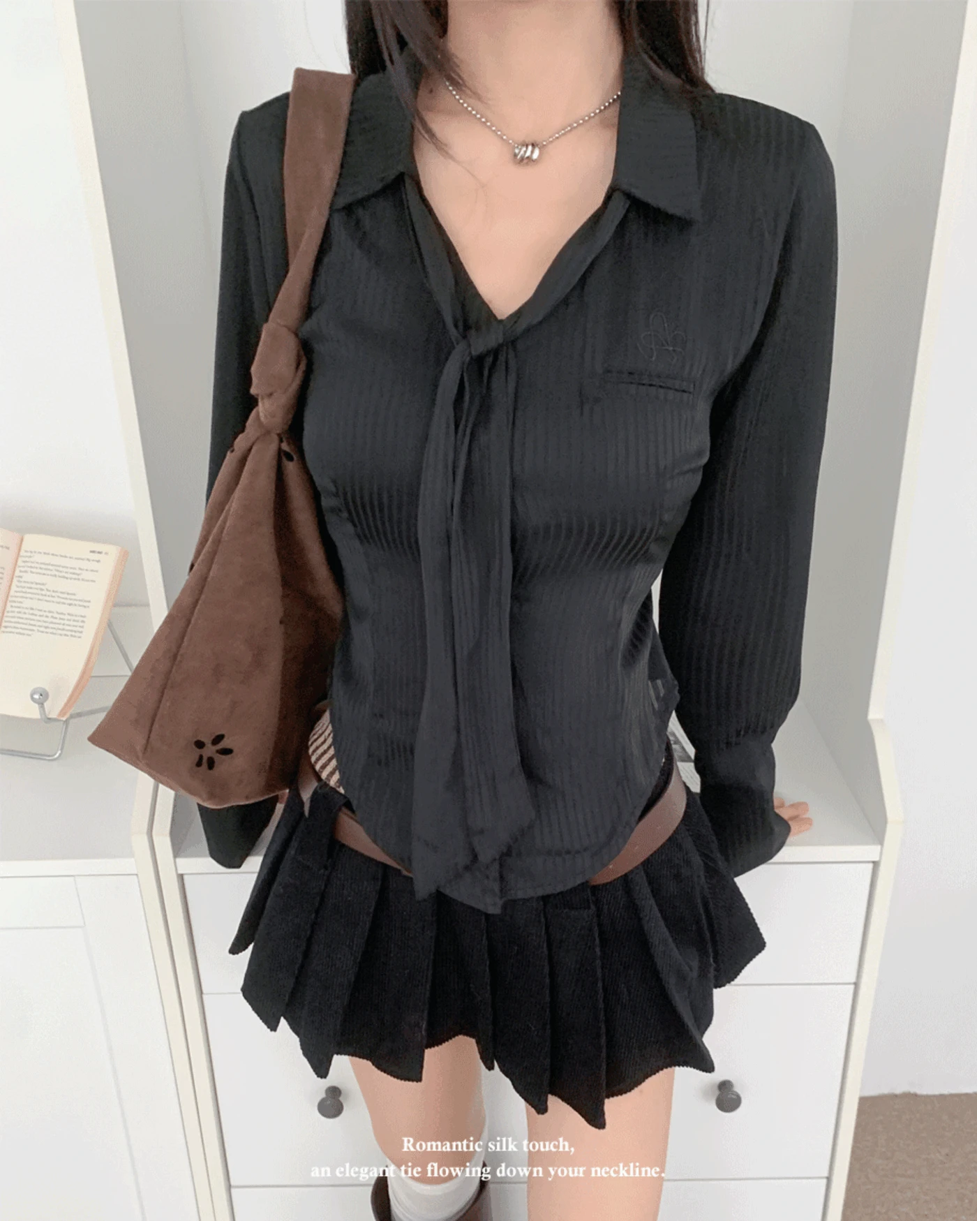 Vella 로맨틱 실키 슬림 타이 블라우스 (4color)