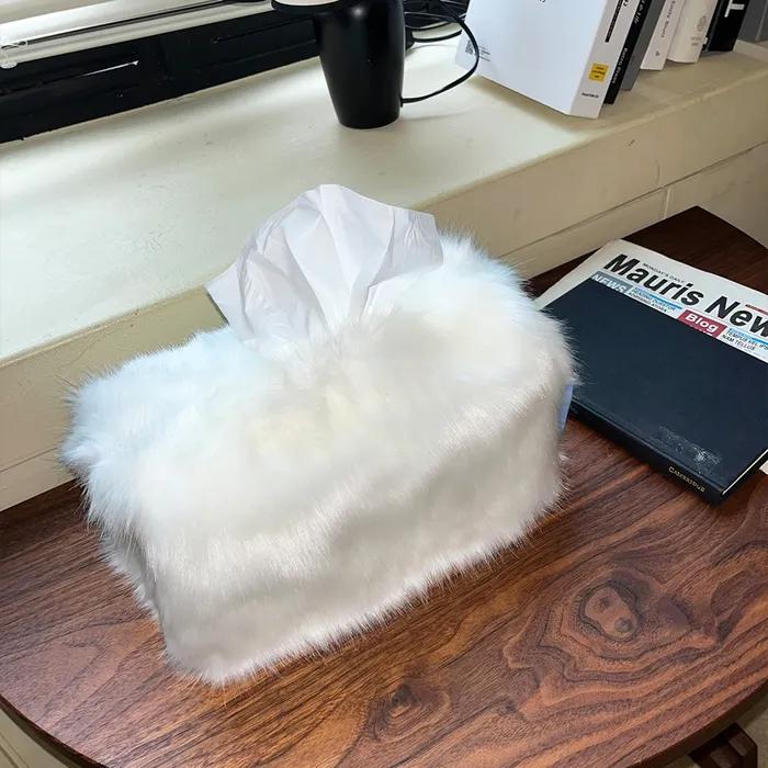 Fur-ppet Tissue Case (White)
