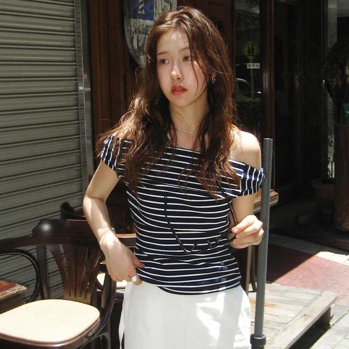 Twisted Stripe Off-shoulder top (navy)