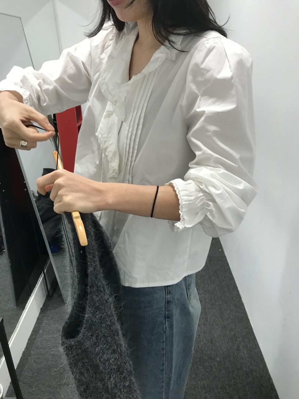 디플리 플레 레이스 카라 블라우스 2colors