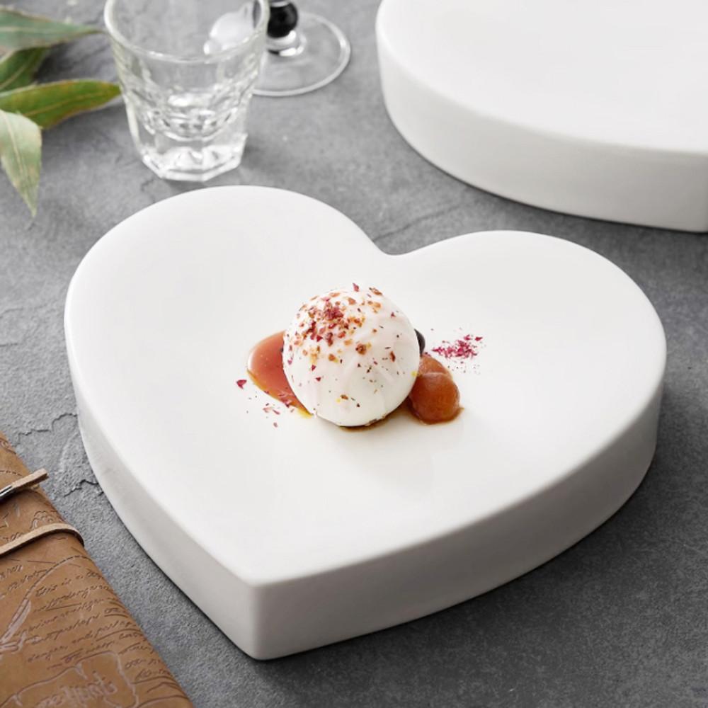 하트 높은 굽접시 스테이크 디저트 플레이팅 프로포즈 레스토랑 트레이