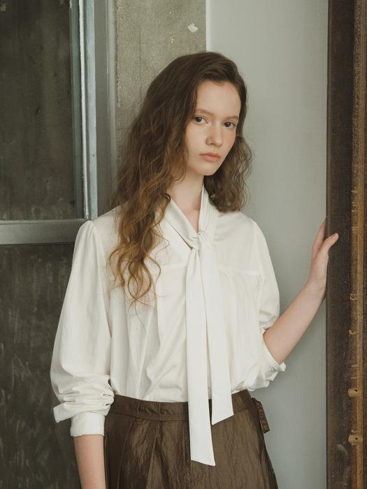 O Front Tuck Scarf Blouse_Ivory