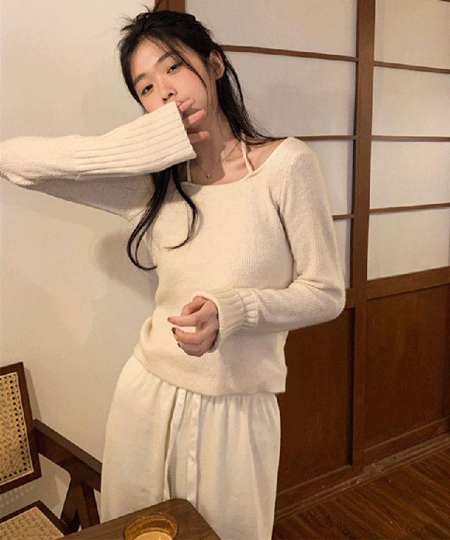 리지 슬림핏 홀터넥 니트