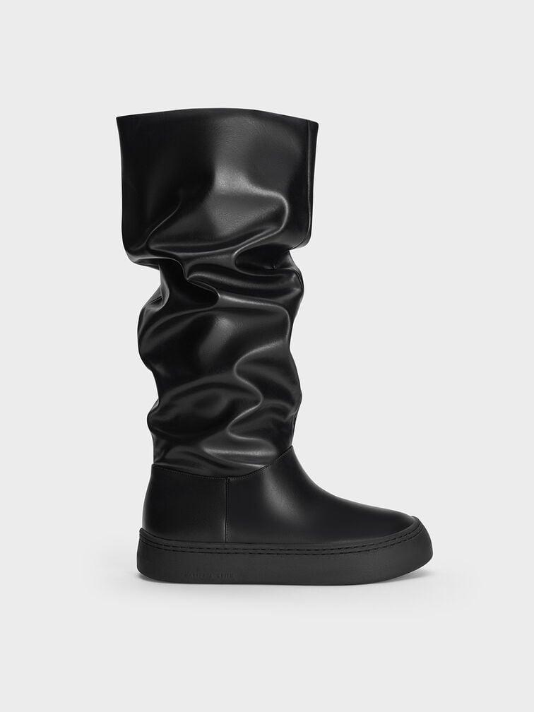 러치드 슬라우치 니-하이 부츠