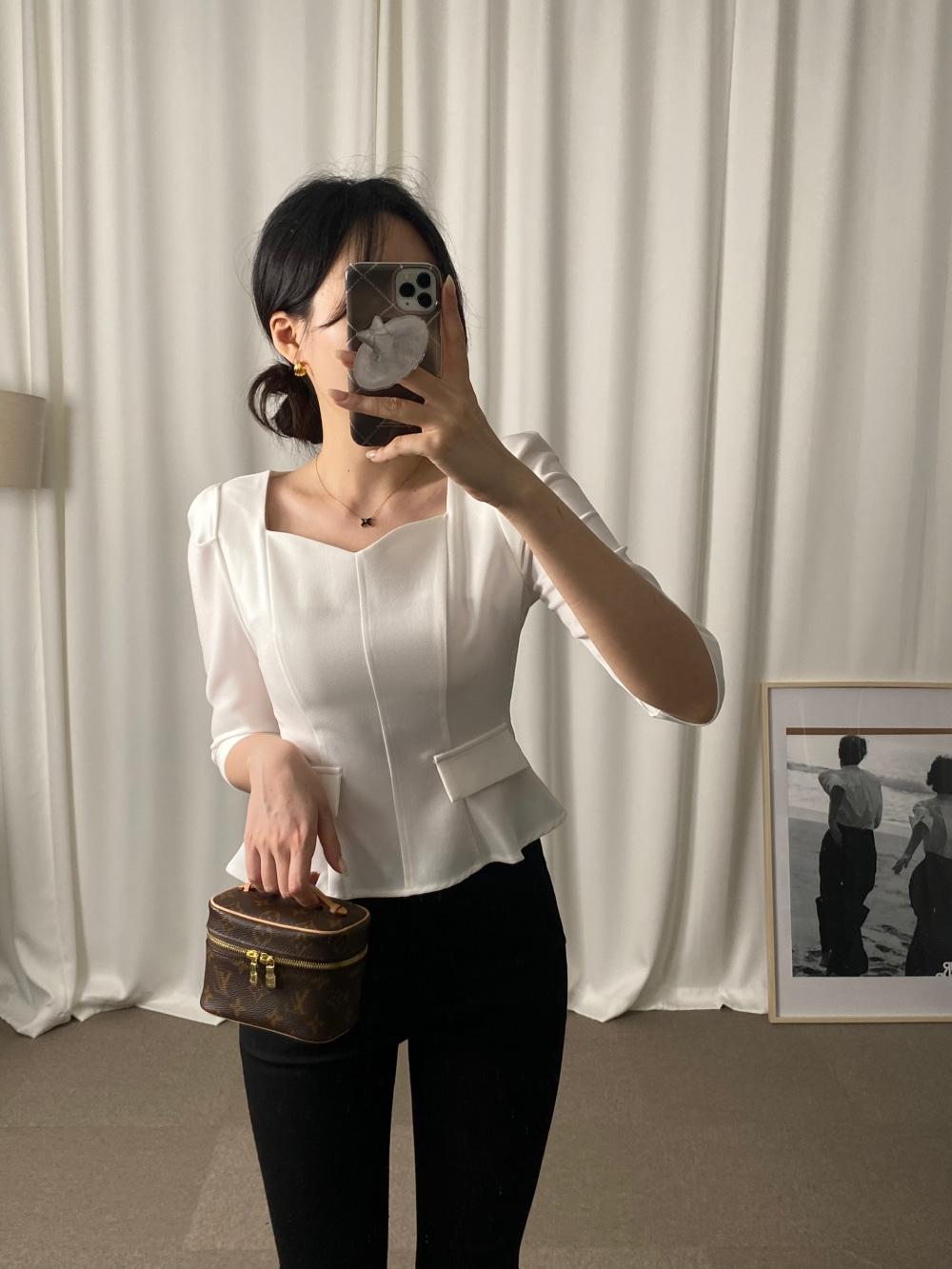 리엘 하트넥 라인 블라우스