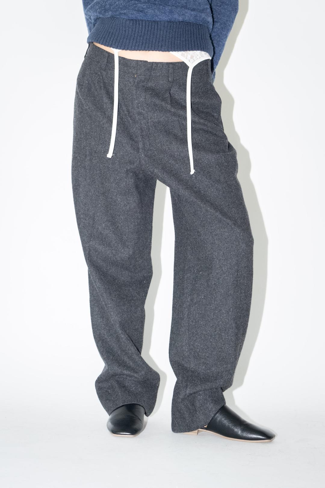 91. Loose fit charcoal wool pants