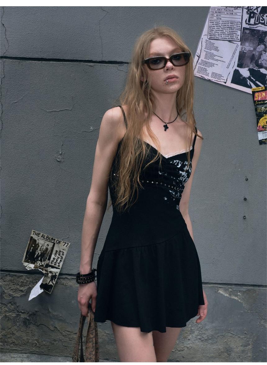 [예약 판매 10% 할인] Cest Nous Punk Black printed lace suspender skirt