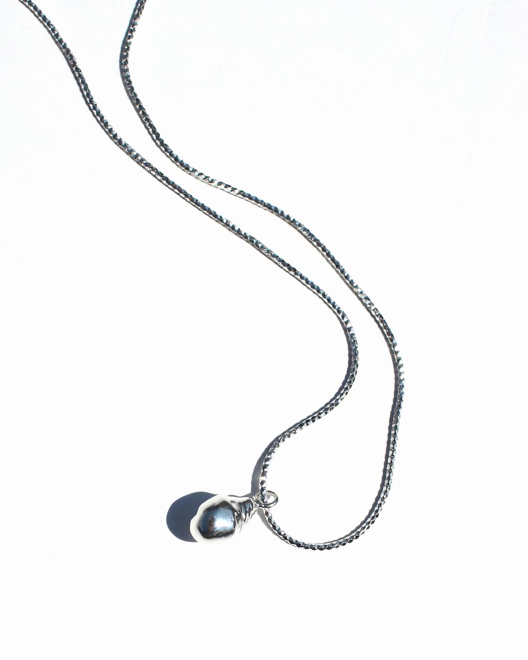 OILVE SHELL NECKLACE