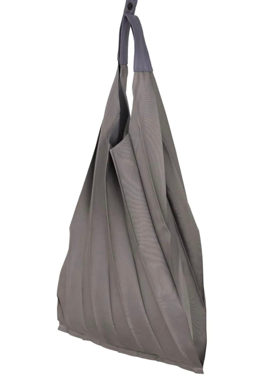 이세이미야케 플리츠토트백 GuruGuru 새상품 | 후루츠패밀리