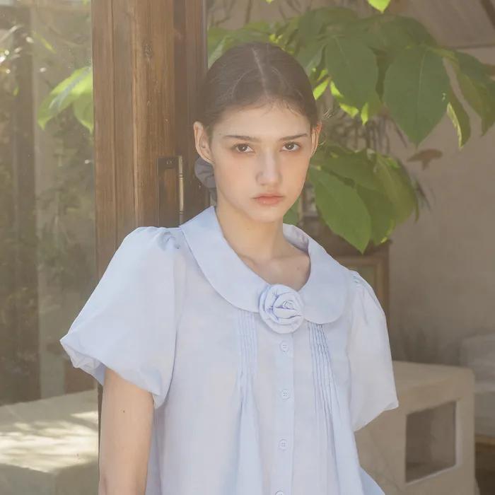 코사지 핀턱 퍼프 블라우스 (2C) (Light Blue)