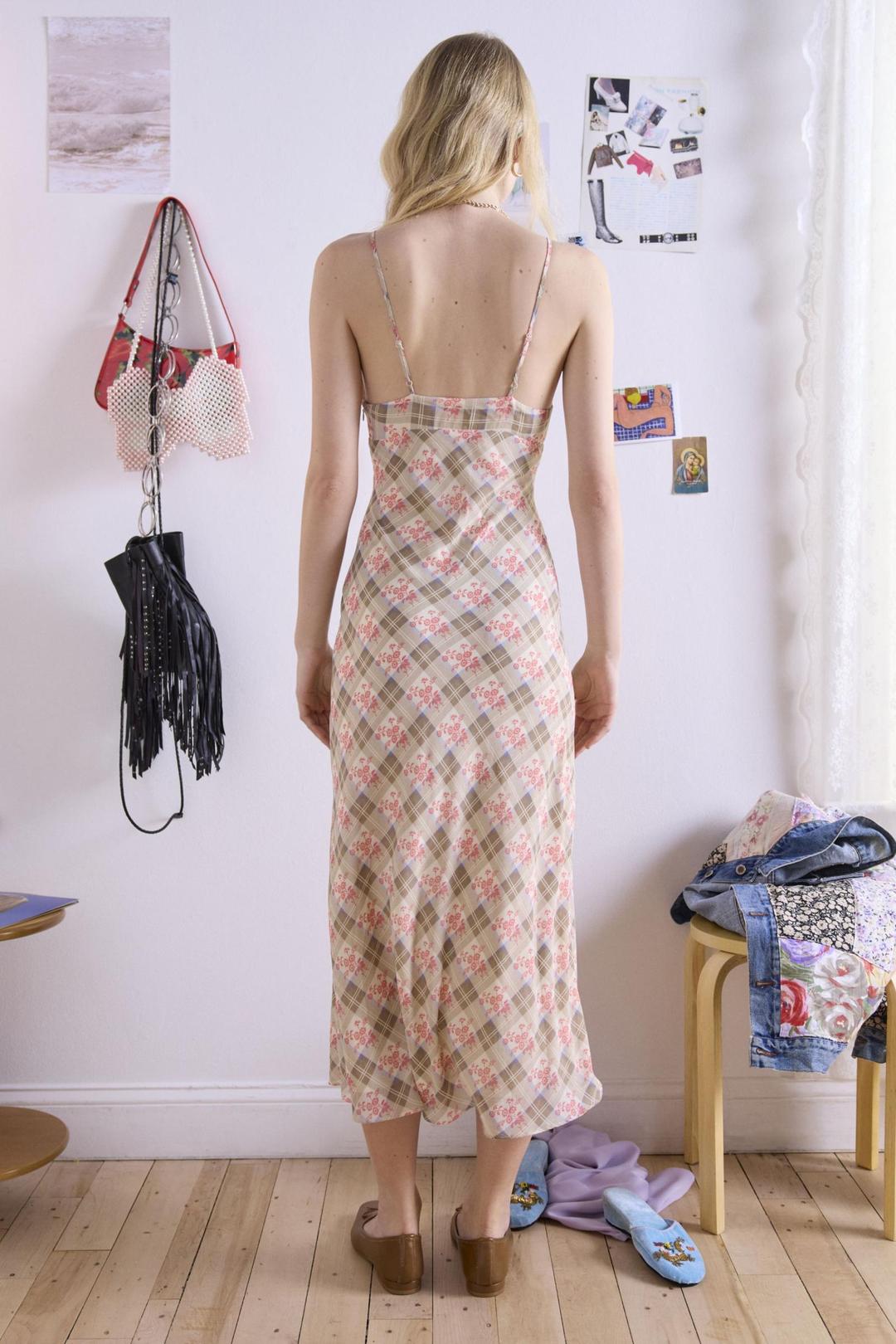 김치 블루 스칼렛 러플 트림 미디 드레스