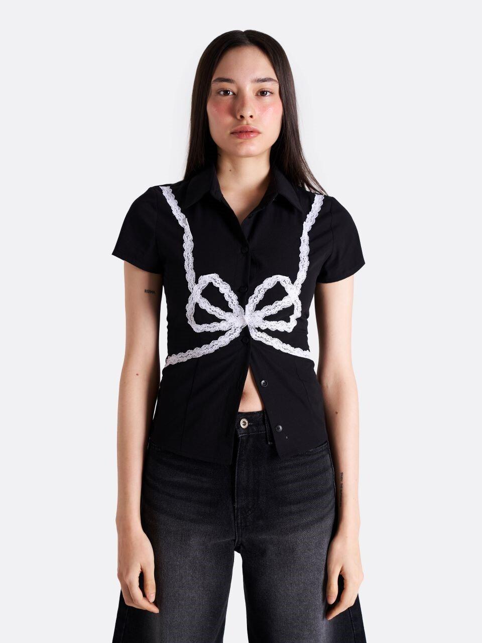RIBBON DETAIL SHORT SLEEVE SHIRT [BLACK]