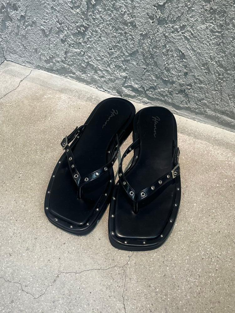 [ 정치수 추천 ] eyelet flip-flop