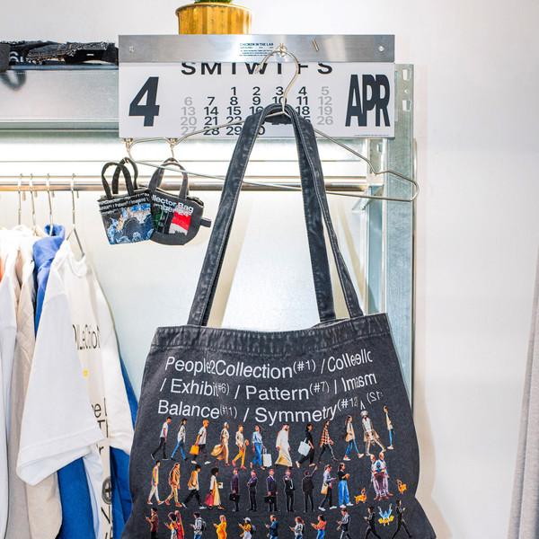Peoples2 Collector Bag / Charcoal