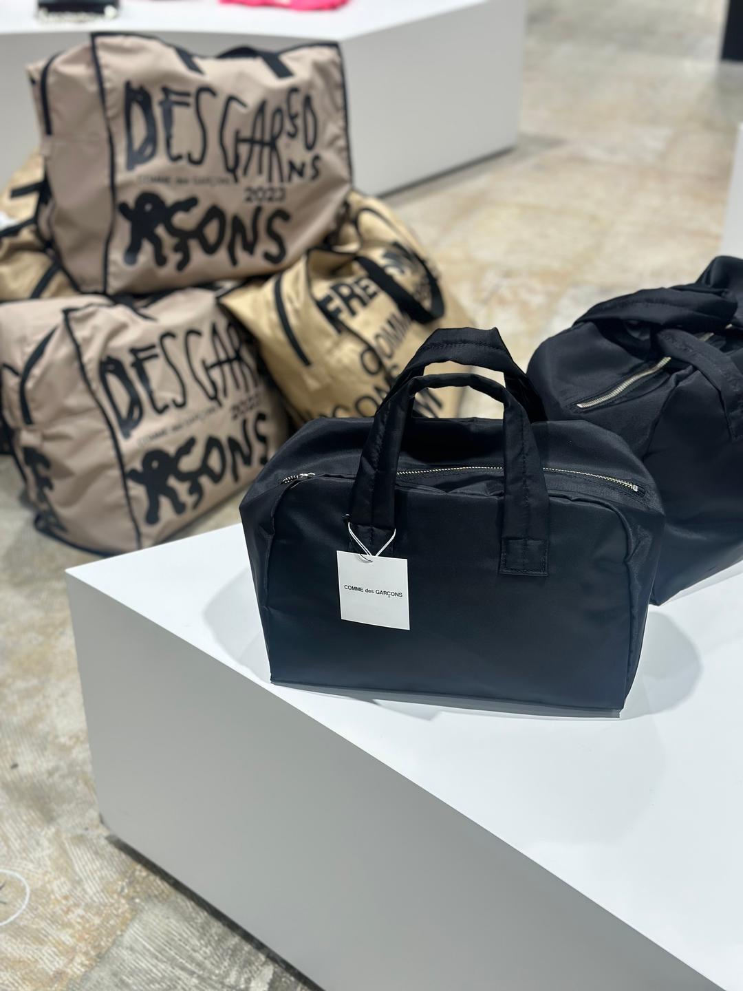 CDG BLACK ZIPPER BAG