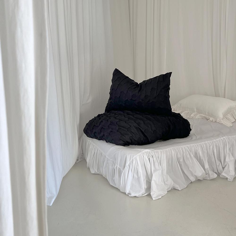 Black Chiffon Peony 배게커버