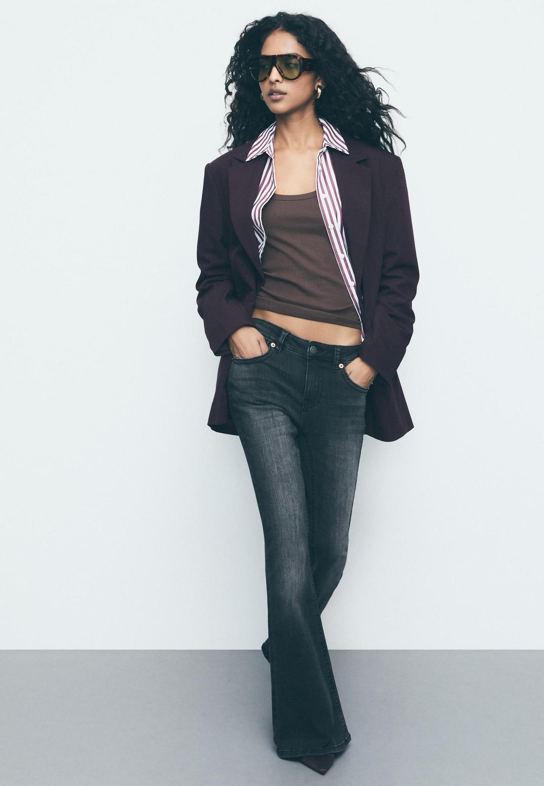 D04 low rise flared jeans