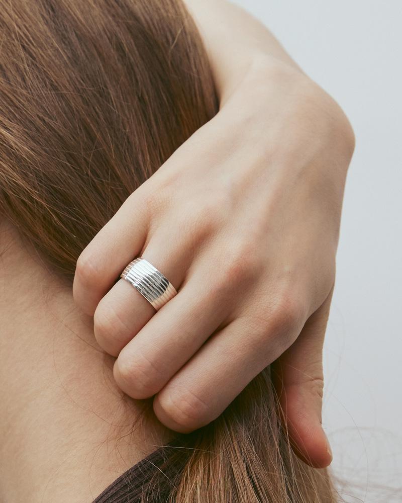 Tae bold ring