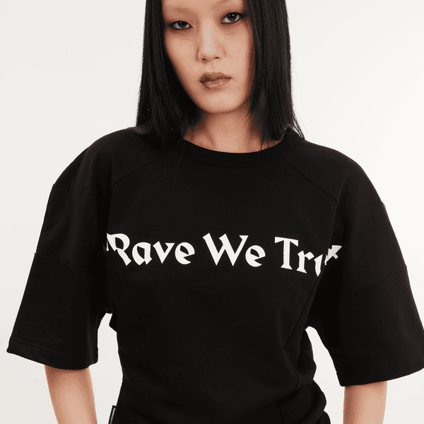 IN RAVE WE TRUST T-SHIRT (BLACK)