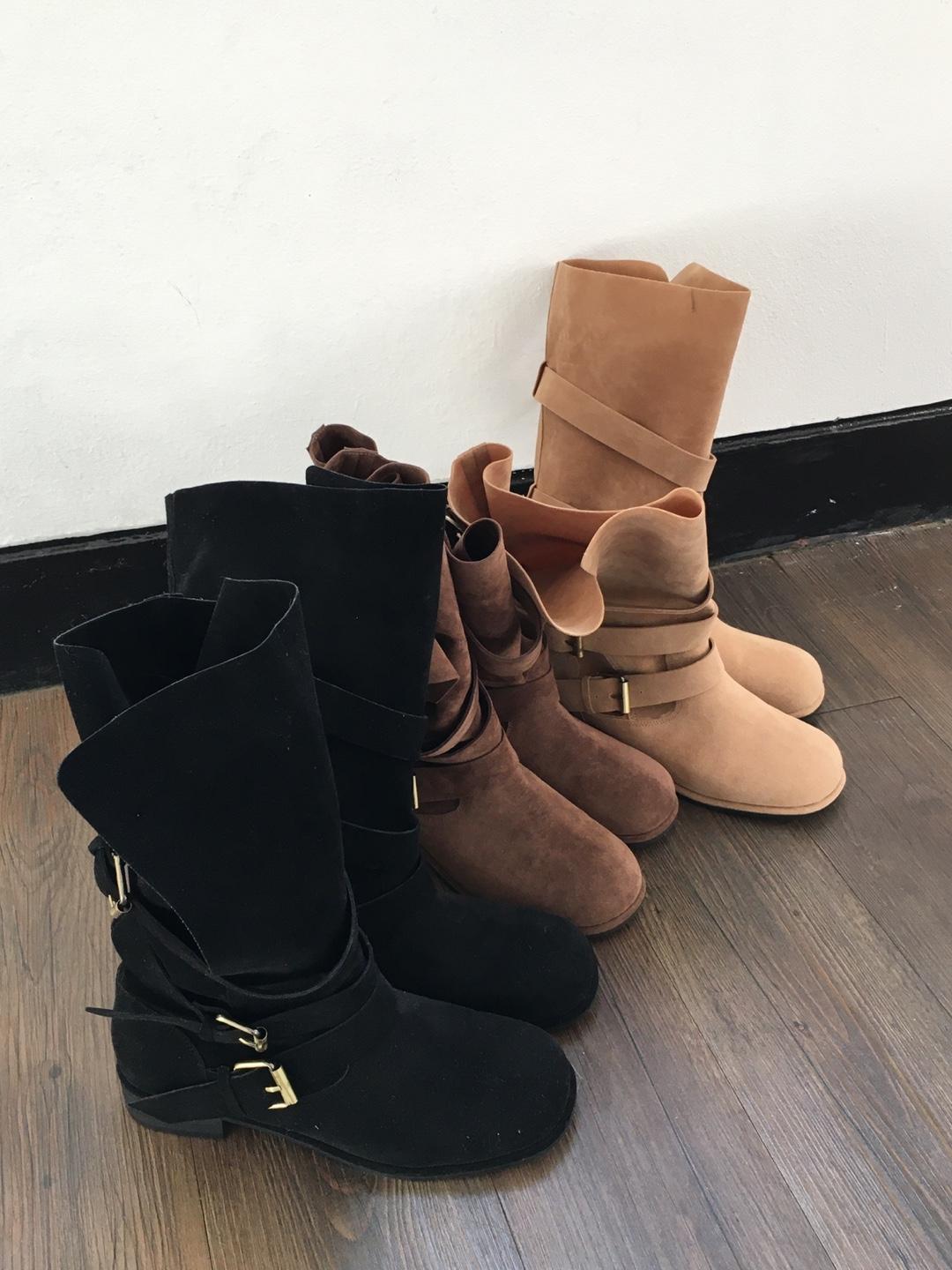 buckle suede long boots