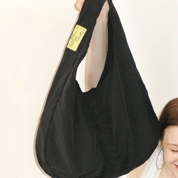 frill hobo bag (black)