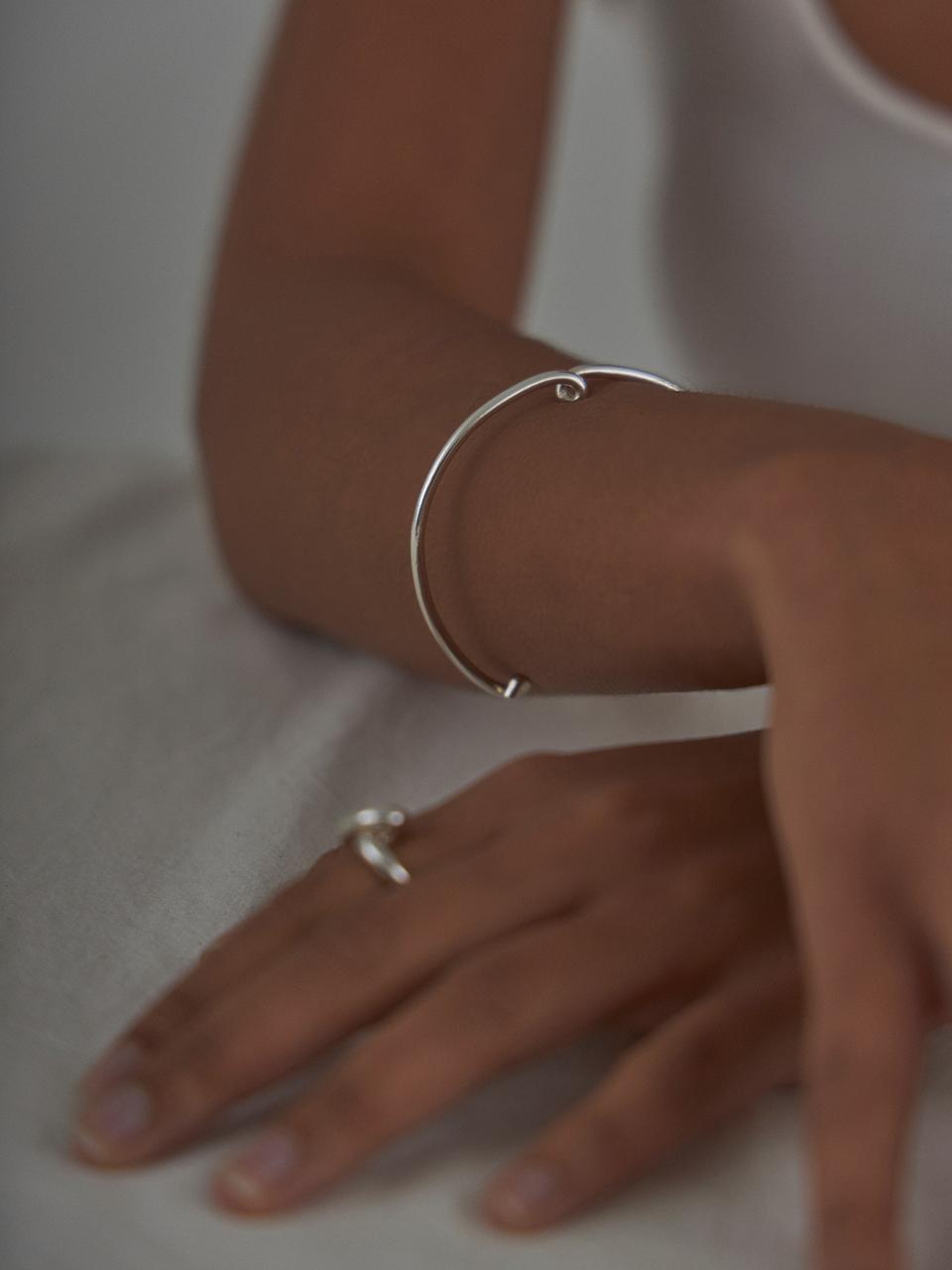 Twist silver bangle