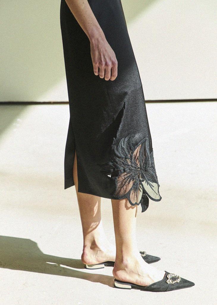 SHEER FLOWER DETAIL H-SKIRT_BLACK