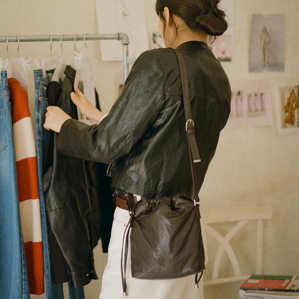 SIAC3033 페이크 레더 티슈백_Dark brown