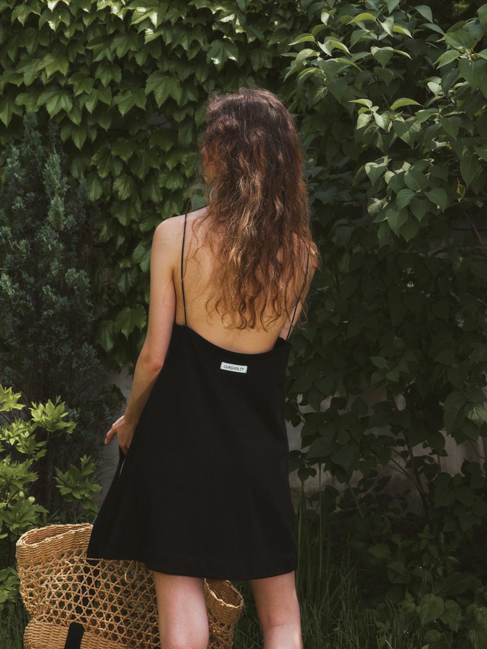Backless mini dress / Black